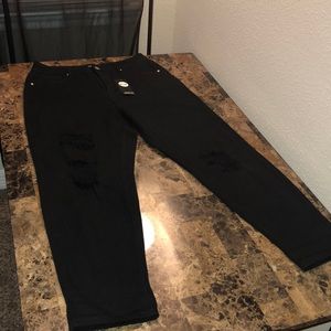 BRAND NEW Boohoo Mid-Rise distressed jeans